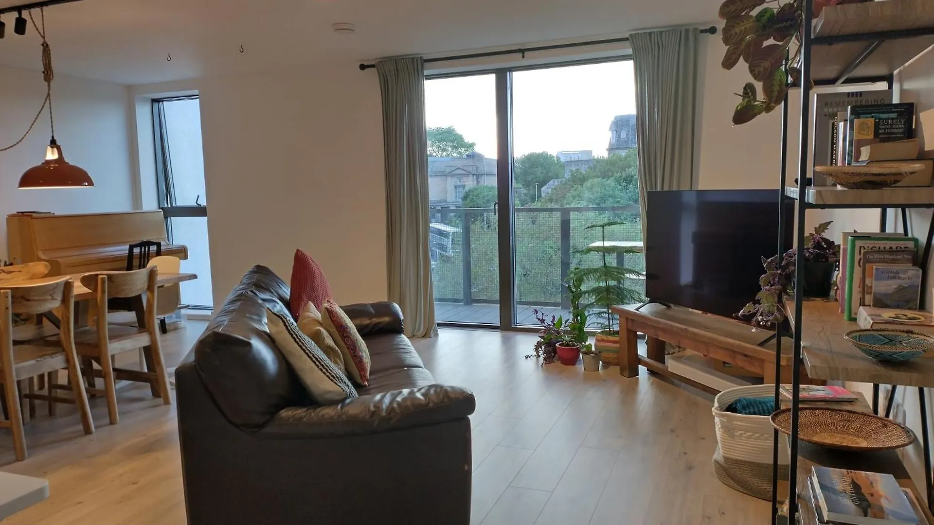 Amazing Apartments Water Of Leith View In Leith Эдинбург Великобритания
